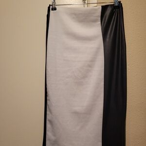 Elegant Two-Tone Pencil Skirt